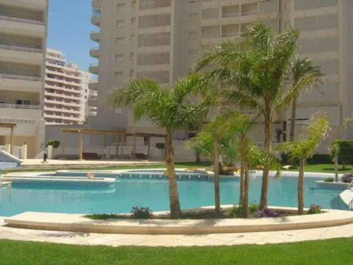Holiday apartment with pool - Image 1