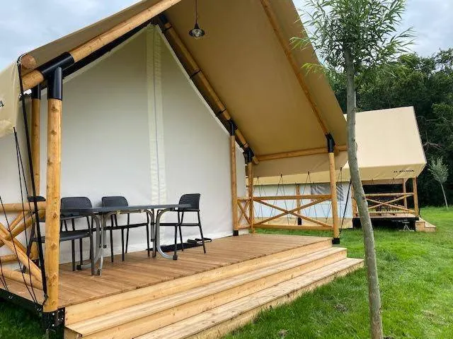 Cabin with terrace & garden - Image 1