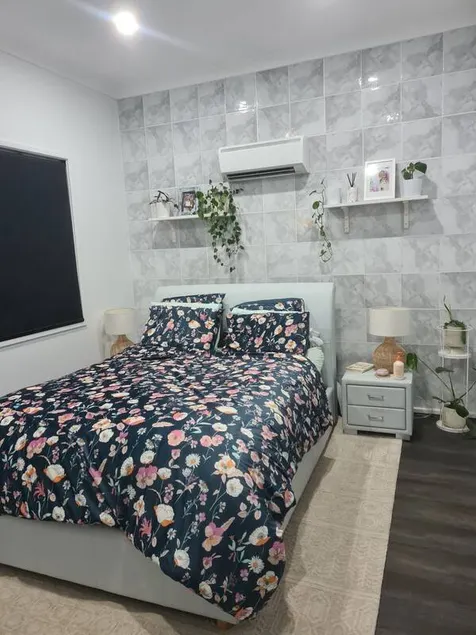 Private room with pool & garden - Image 1