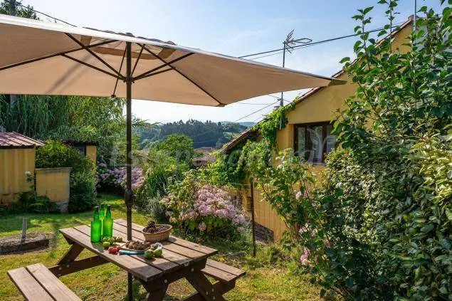 Cottage with garden, terrace & barbecue | River view - Image 1