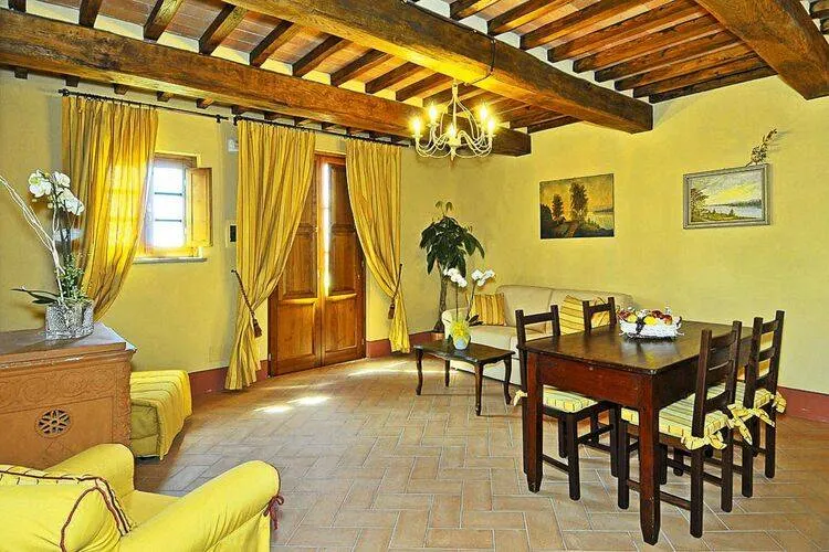 Fully equipped lovely holiday apartment with garden & pool - Image 1