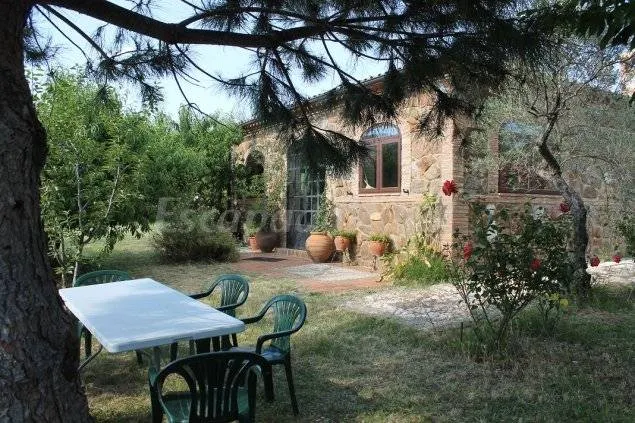 Cottage with garden, terrace & pool | Mountain view - Image 1