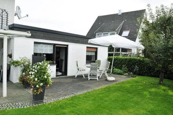 Apartment with garden & terrace - Image 1