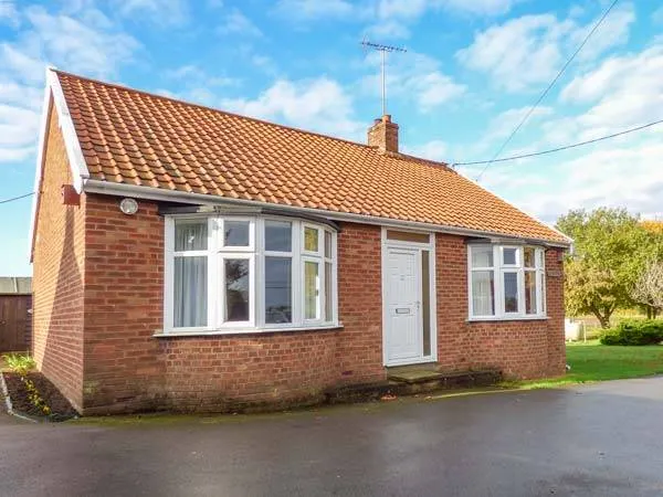 Cottage with garden - Image 1