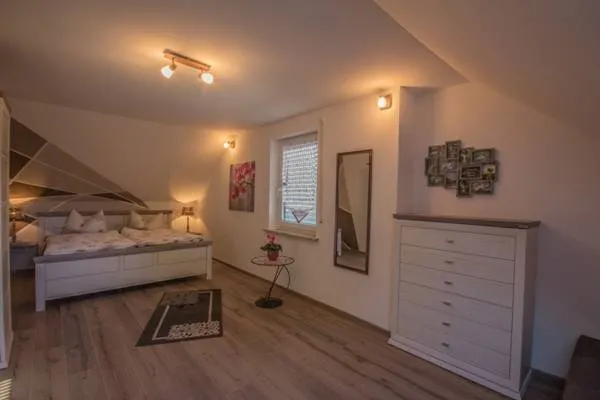 Flat with garden, terrace & BBQ - Image 1
