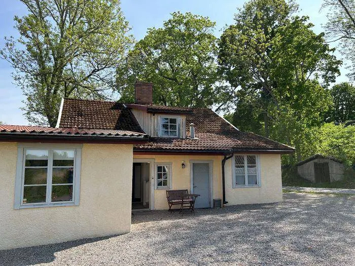 Holiday home with BBQ | Lake view - Image 1