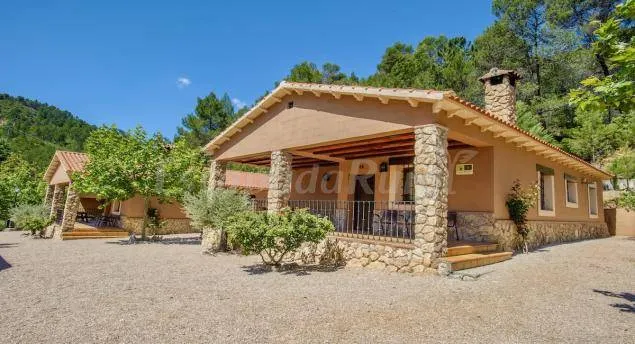 Family-oriented cottage with terrace, garden & BBQ | River view | Pet-friendly - Image 1