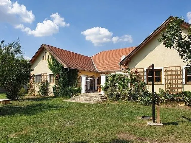 Holiday home with barbecue, garden & sauna - Image 1