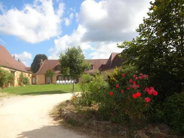 Holiday home with garden, private pool & BBQ | City view - Image 1