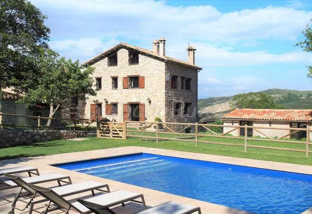Casa rural con barbacoa, jardín y piscina | Vistas a la montaña - Image 1