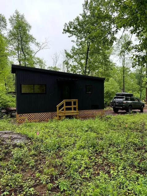 Hickory: Minimalist Escape for 2 in a Cozy Cabin with Serene Vibes in Pennsylvania - Image 1
