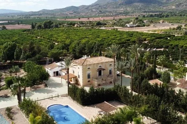 Cottage with garden, barbecue & pool | Garden view | Pet-friendly - Image 1