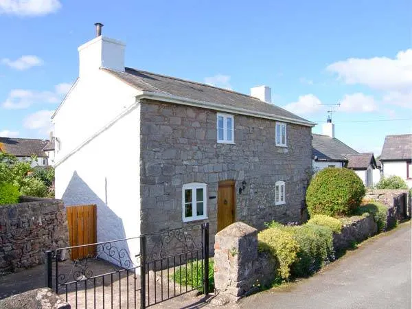 Cottage with garden - Image 1