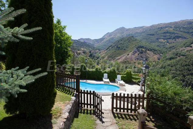 Cottage with pool, terrace & barbeque | City view - Image 1
