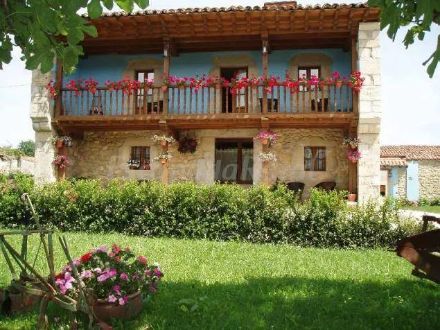Cottage with BBQ & garden | Mountain view - Image 1
