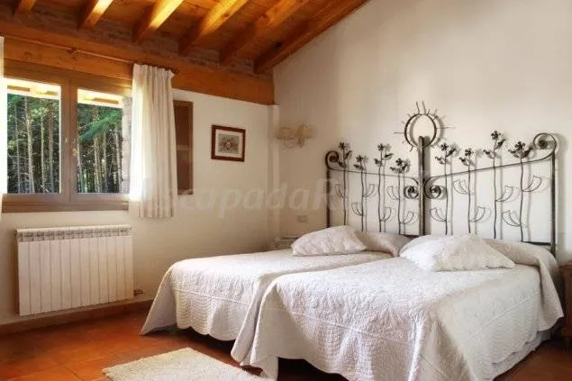 Family-friendly wonderful cottage with barbecue, jacuzzi & garden | Mountain view | Dogs allowed - Image 1