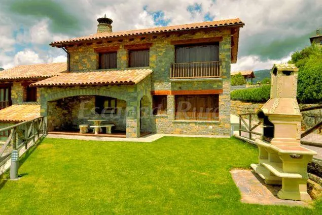 Cottage with garden, hot tub & terrace | Nature view - Image 1
