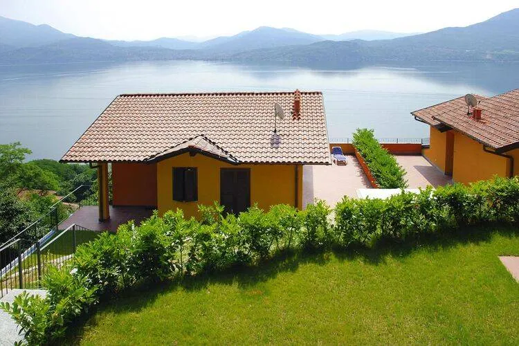 Flat with garden, terrace & pool | Sea view - Image 1