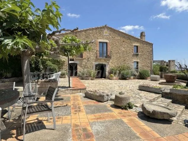 Cottage with BBQ, terrace & garden | City view - Image 1