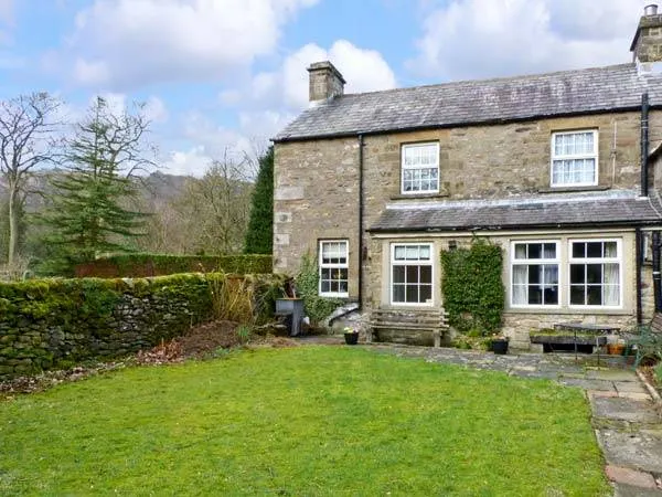 Cottage with barbeque & garden - Image 1