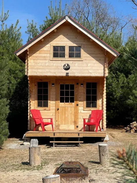 Ontario Glamping Cabin, Perfect for Discovering Port Dover - Image 1