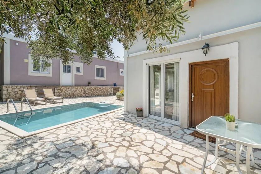 Family-friendly house with BBQ, garden & terrace | Sea view | Pets are welcome - Image 1