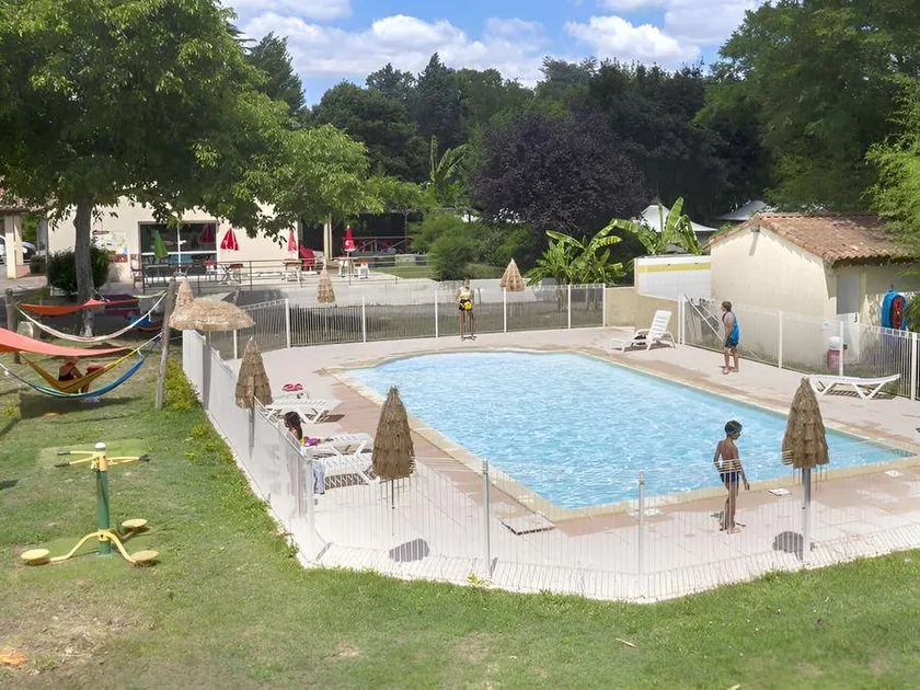 Dedicated room with terrace & pool - Image 1