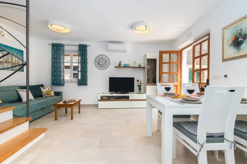 Fully equipped pleasant holiday home | Garden view - Image 1