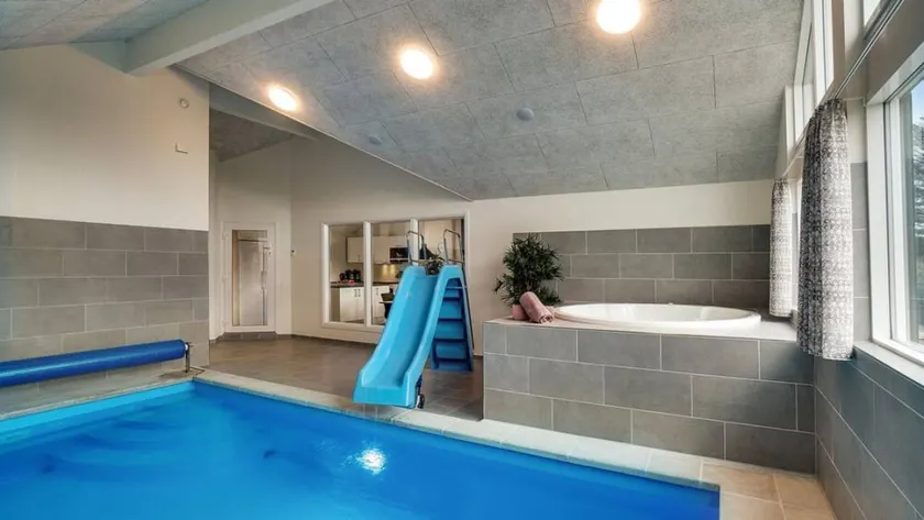 House with pool, terrace & barbecue - Image 1