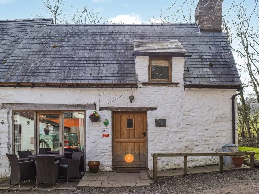 Ty Fferm Hen - UK36420 - Image 1