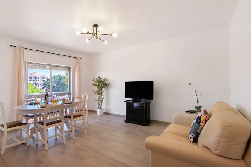 Appartement avec internet haut débit et terrasse | Vue ville - Image 1