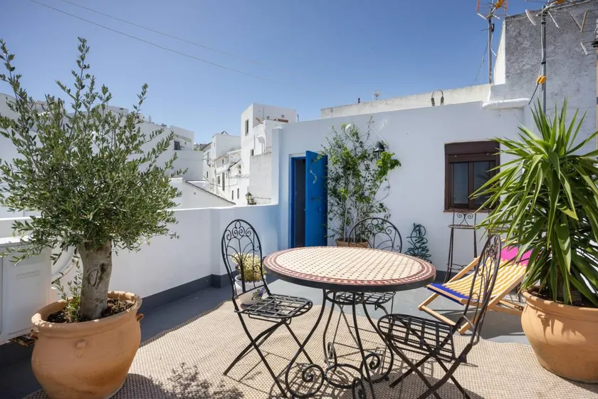 Holiday home with terrace & BBQ | Beach view | Perfect for remote work - Image 1
