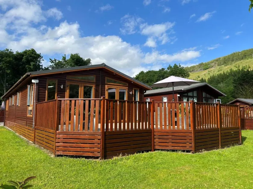 Lodge with garden - Image 1