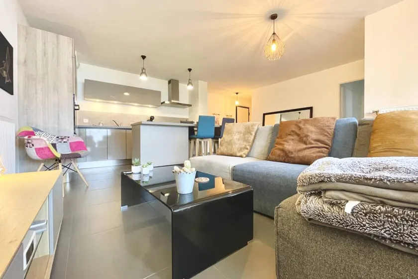 Condo with terrace - Image 1