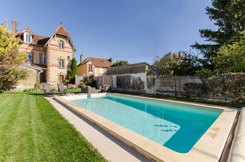 Charming bed & breakfast with garden, terrace & pool - Image 1