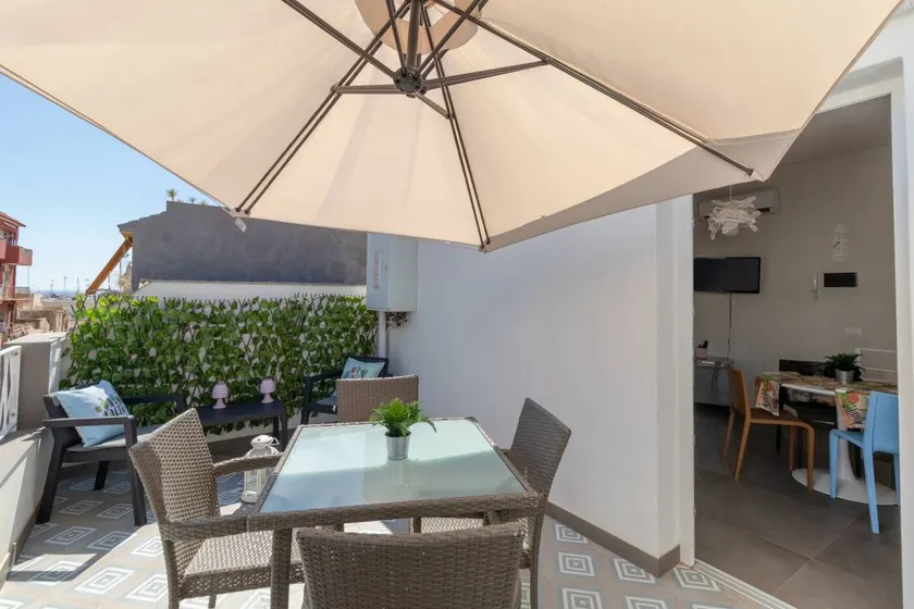 Ferienhaus "La Dimora della Luna" mit Meerblick, Terrasse & WLAN - Image 1