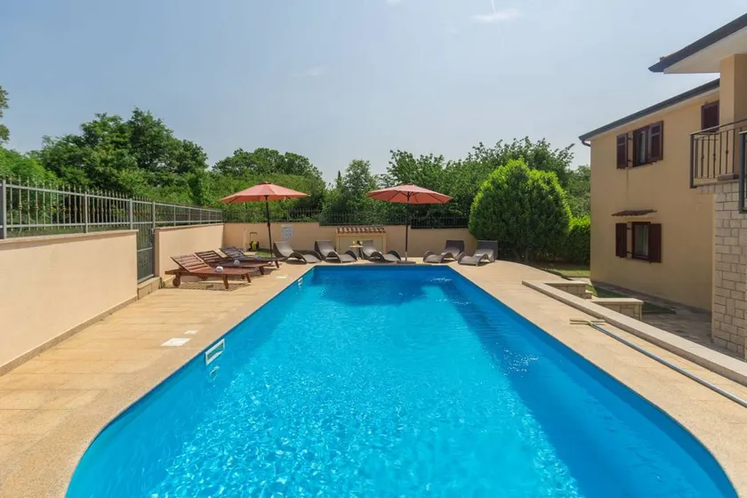 Apartamento vacacional con piscina, barbacoa y jardín | Adaptado para el teletrabajo - Image 1