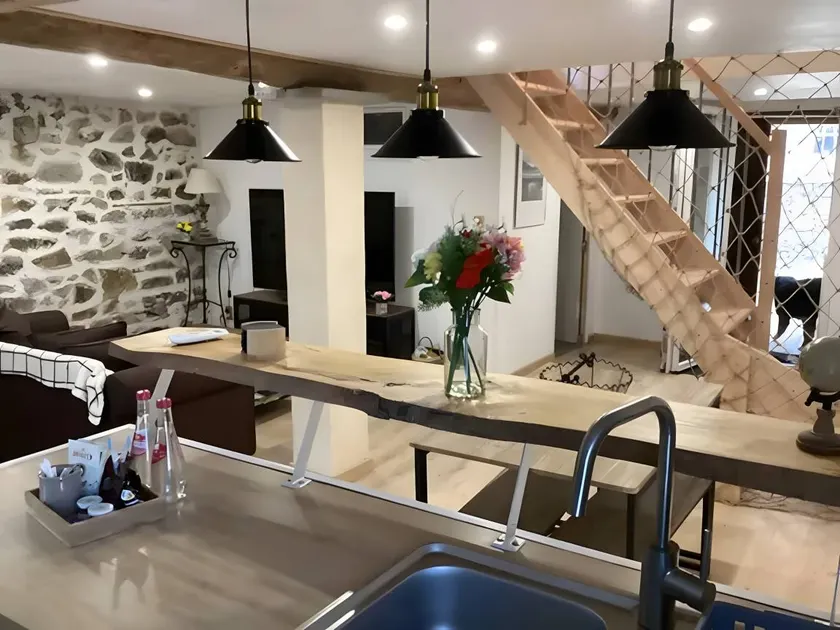 Apartment 'Appartement De Charme Saint-Romain' with Wi-Fi and Air Conditioning - Image 1
