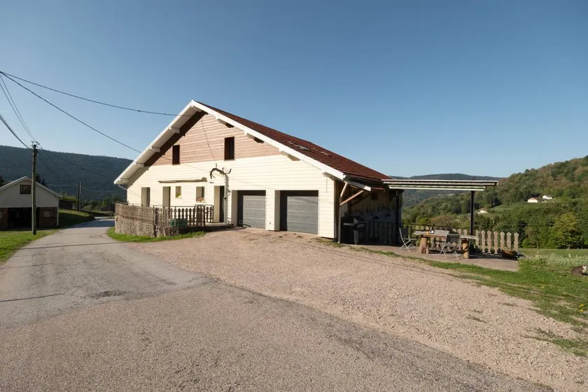 Guesthouse Nos Racines - Le Herbau - Peaceful Stay – Family Room with Shared Kitchen - Image 1