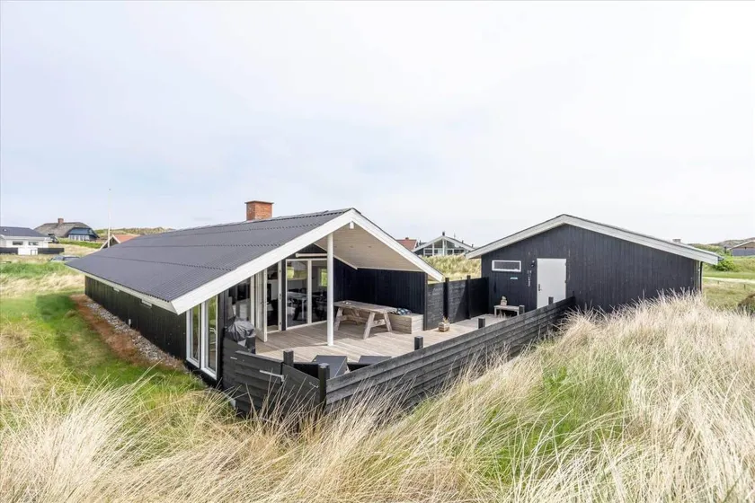 Fully equipped house with terrace & barbecue | Beach nearby - Image 1