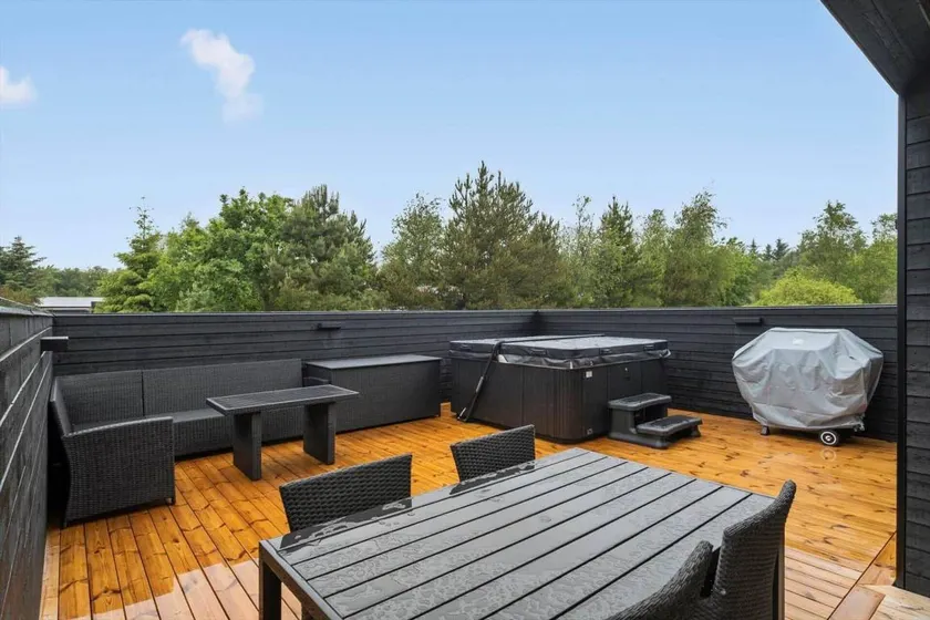 House with sauna, terrace & jacuzzi - Image 1