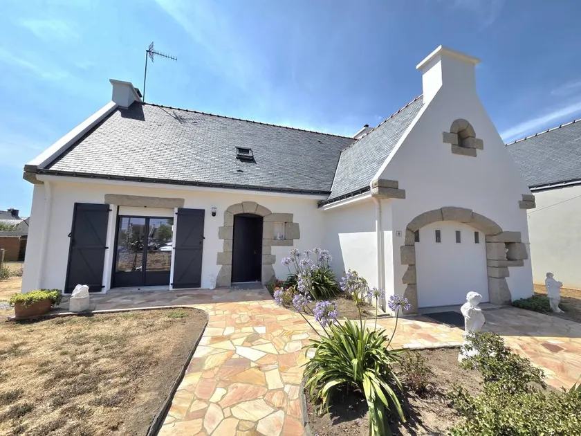 Holiday home with terrace, garden & barbecue - Image 1