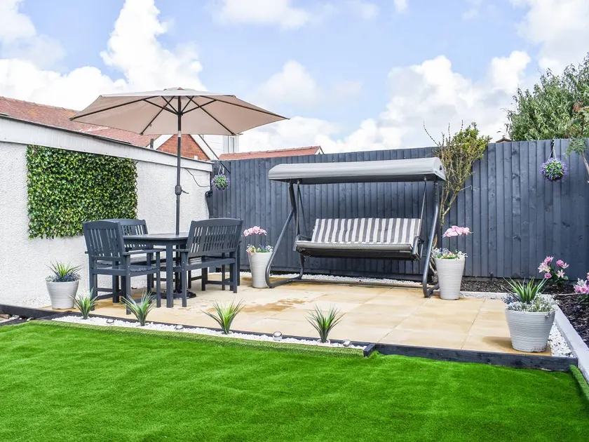 Cottage with garden | River view - Image 1