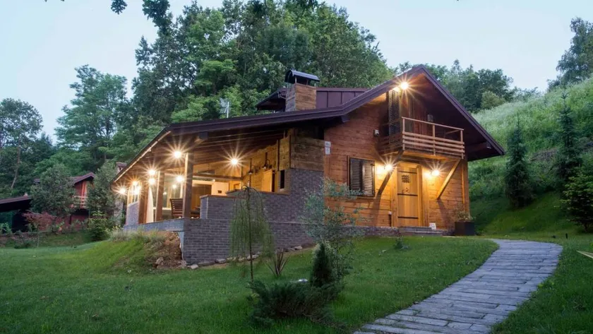 Holiday home with sauna, BBQ & garden - Image 1