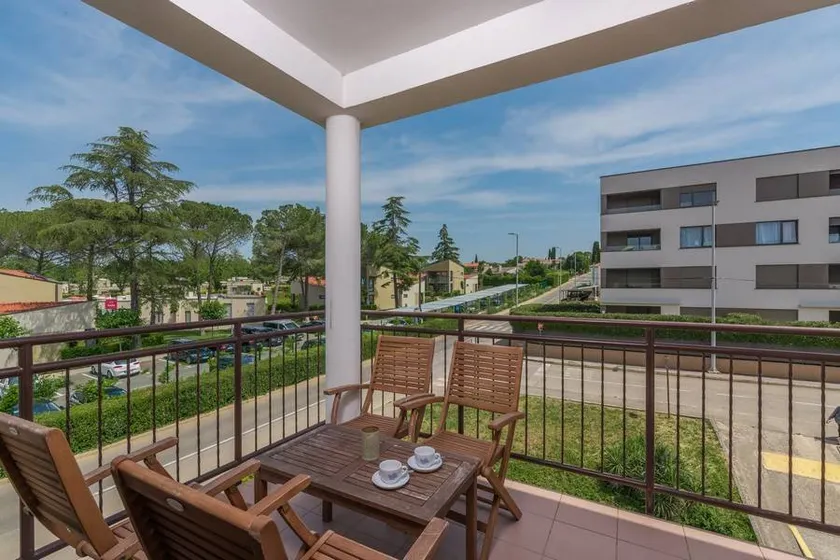 Apartamento con jardín | Vistas a la ciudad | Admite perro - Image 1