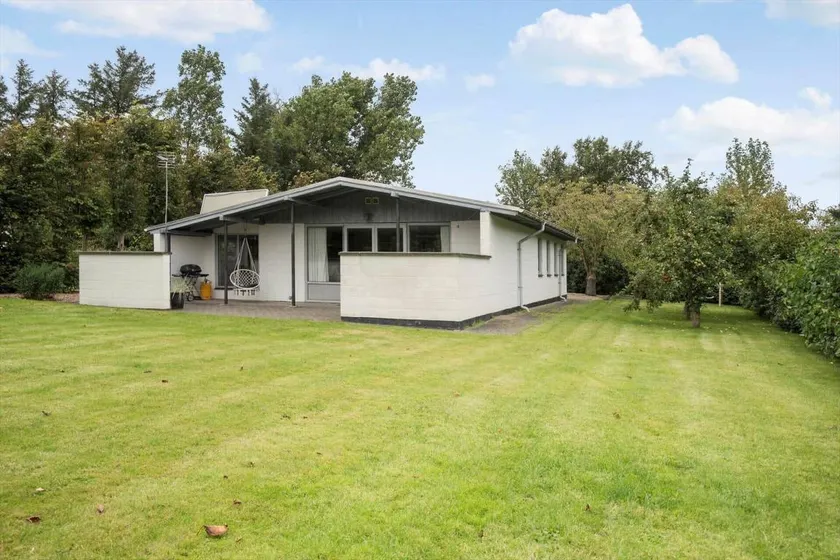 Holiday home with terrace & BBQ - Image 1