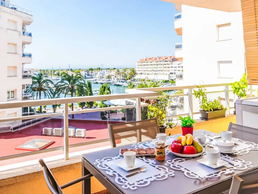 Holiday apartment with terrace - Image 1