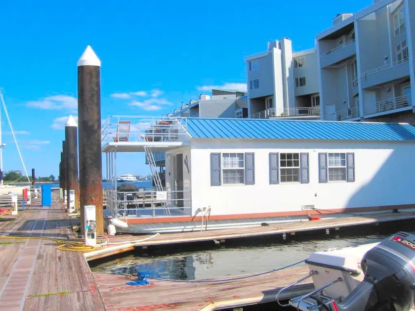 Blue Pearl Houseboat in Boston Harbor Wifi, A/C, - Image 1