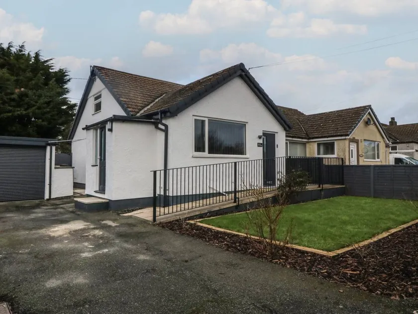 Family-friendly cottage with garden | Beach view | Pets are welcome - Image 1