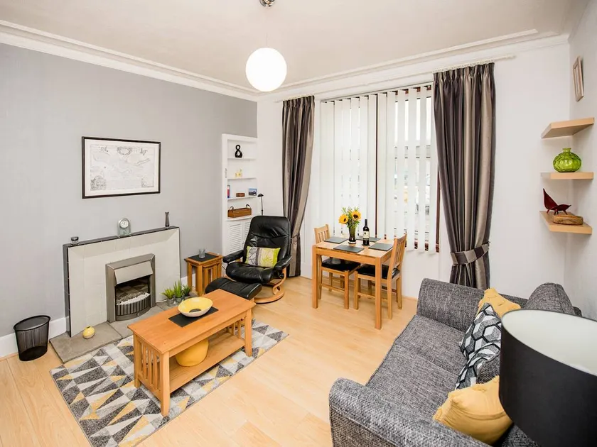 Family-oriented cottage | River view - Image 1